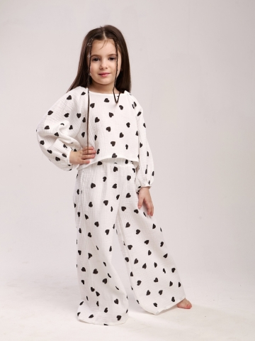 Купить оптом 329-ЧС. Костюм детский Палаццо, черное сердце, хлопок 100%  муслин, размеры 98,104,110,116 в Владимире